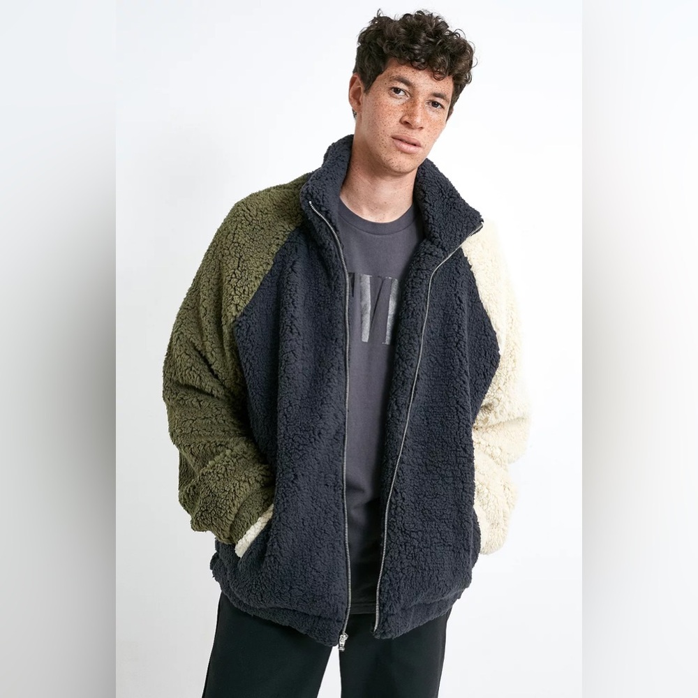 Men’s Urban Outfitters Black Color Block Sherpa Jacket Size medium